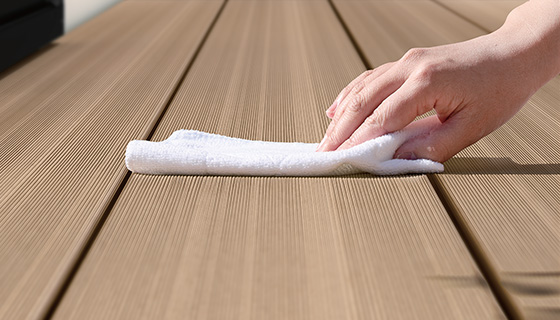 天然木よりメンテナンスがラク。 しかも、環境にもやさしいのです。